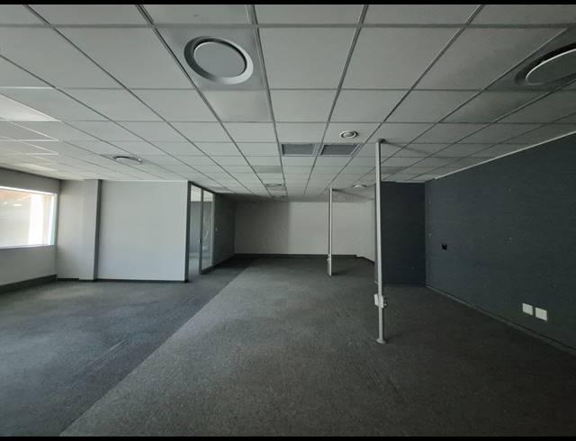 3,439M² OFFICE TO LET IN WAVERLEY